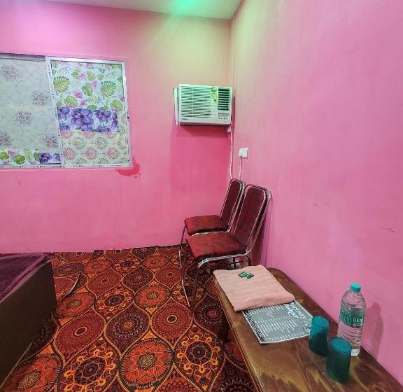 استودیو خانوادگی, Parinee Vatika