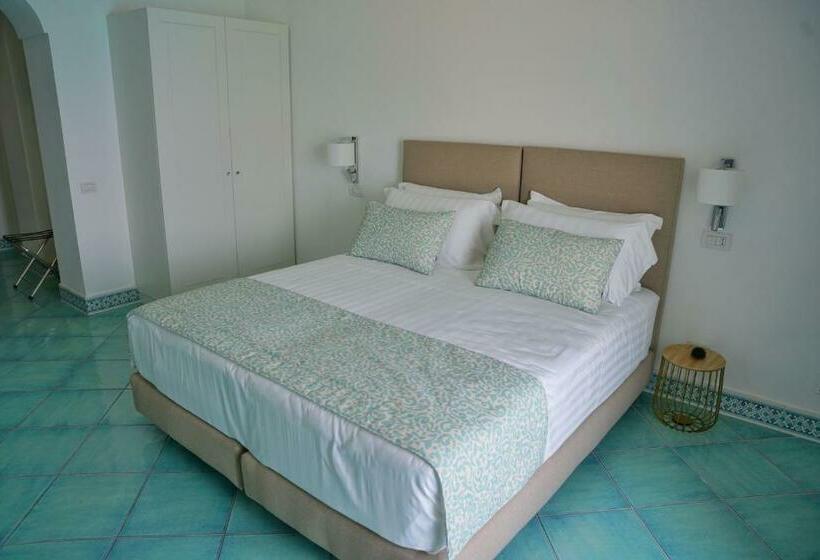 اتاق لوکس با چشم‌انداز دریا, Casa Adelaide