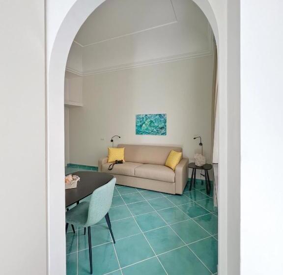 اتاق لوکس با چشم‌انداز دریا, Casa Adelaide