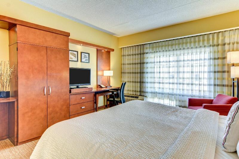 스탠다드 룸 킹사이즈 침대, Courtyard By Marriott Bridgeport Clarksburg