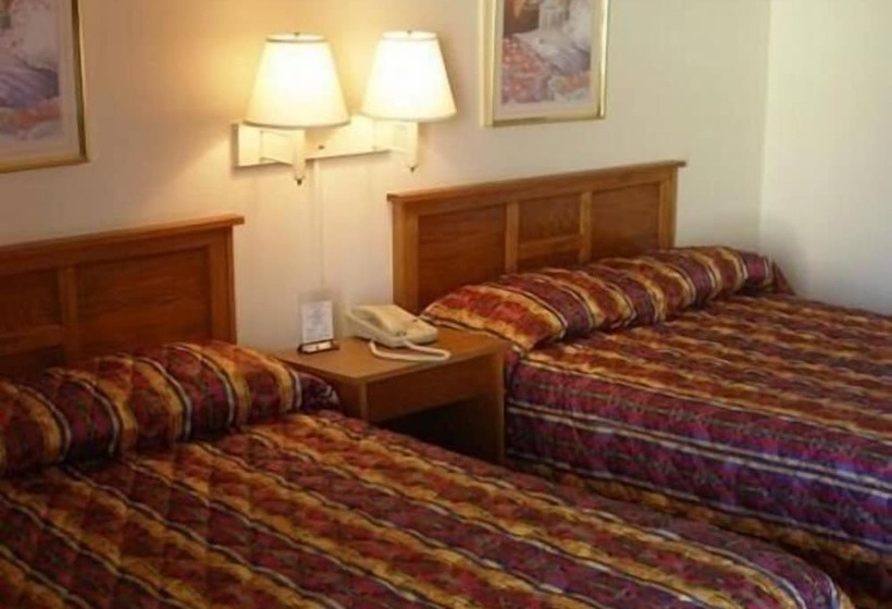 Номер Стандарт 2 Двуспальные Кровати, Red Carpet Inn Starke