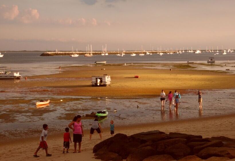 带大床的标准间, Surfside Hotel And Suites