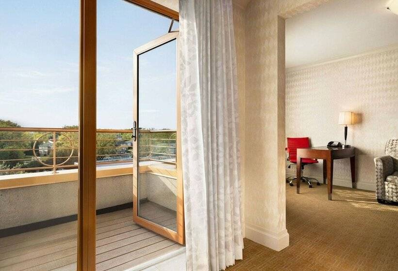 Люкс Кровать Кинг, Viana Hotel And Spa, Trademark Collection By Wyndham
