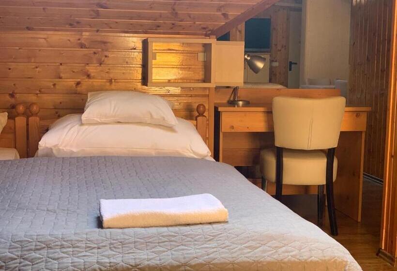 اتاق ساده سه‌ نفره, Nimród Hotel és ètterem