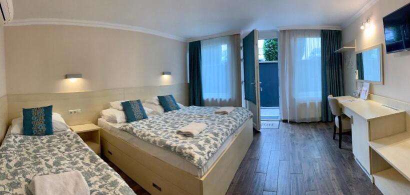 اتاق ساده سه‌ نفره, Nimród Hotel és ètterem