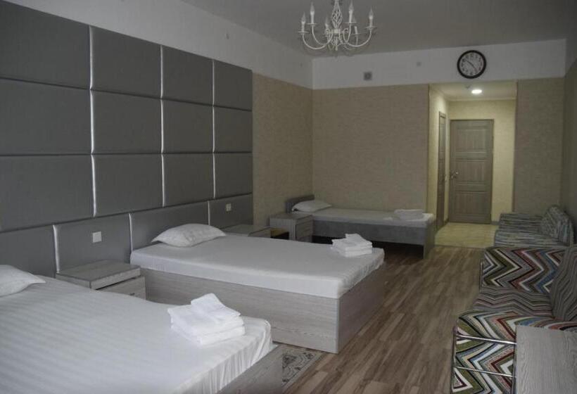 اتاق استاندارد سه نفره, Artastana