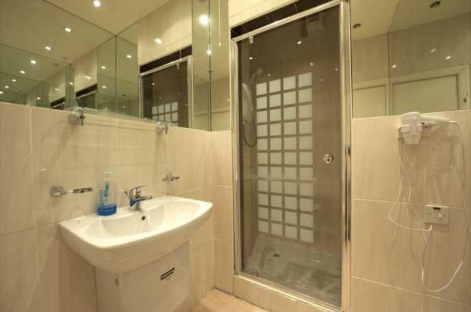 Номер Стандарт, Grosvenor Hotel Rugby