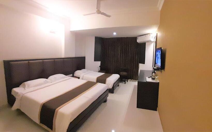 اتاق خانوادگی, Mangalore International