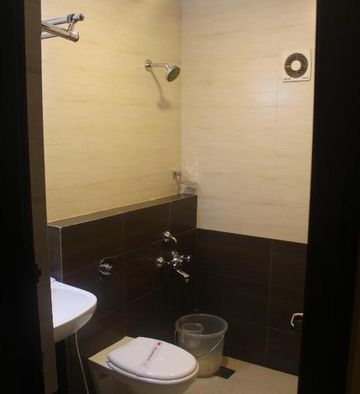 اتاق خانوادگی, Mangalore International