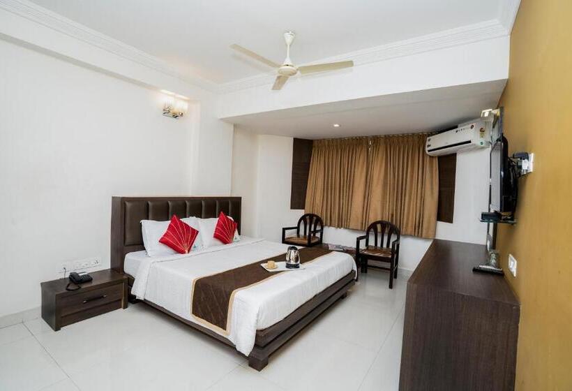 اتاق خانوادگی, Mangalore International