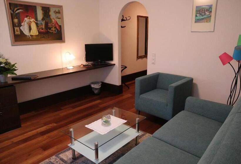 اتاق لوکس, Montjola Nova