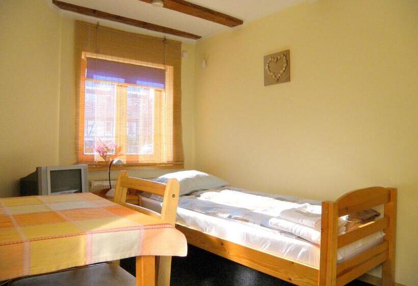 اتاق استاندارد یک نفره, Express Guest House