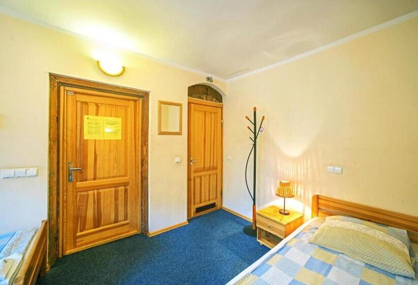 اتاق استاندارد چهار تخته, Express Guest House