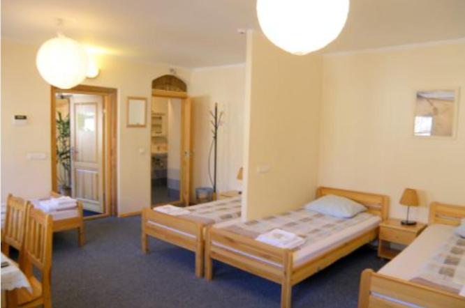 اتاق استاندارد چهار تخته, Express Guest House