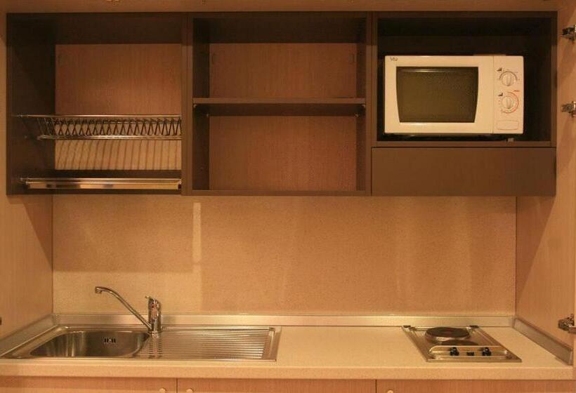 استودیوی استاندارد, Silver Residence