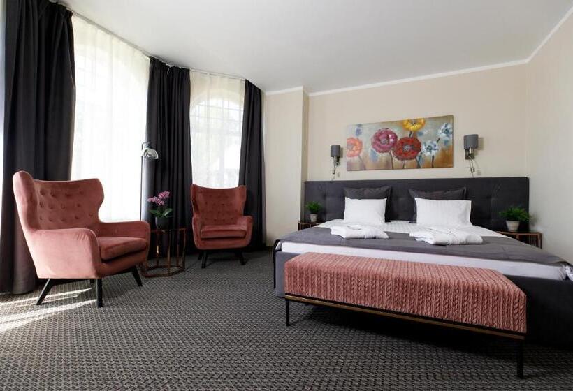 سوییت, Spa Hotel Ezeri