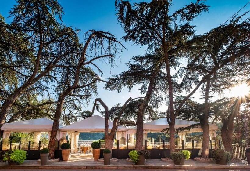 Семейный Номер, Auberge Du Lac