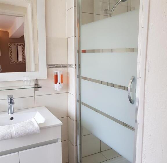Четырехместный Номер Стандарт, Auberge Provençale