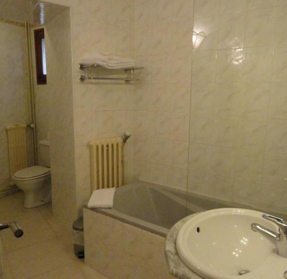 Четырехместный Номер Стандарт, Logis Hotel Restaurant Planes
