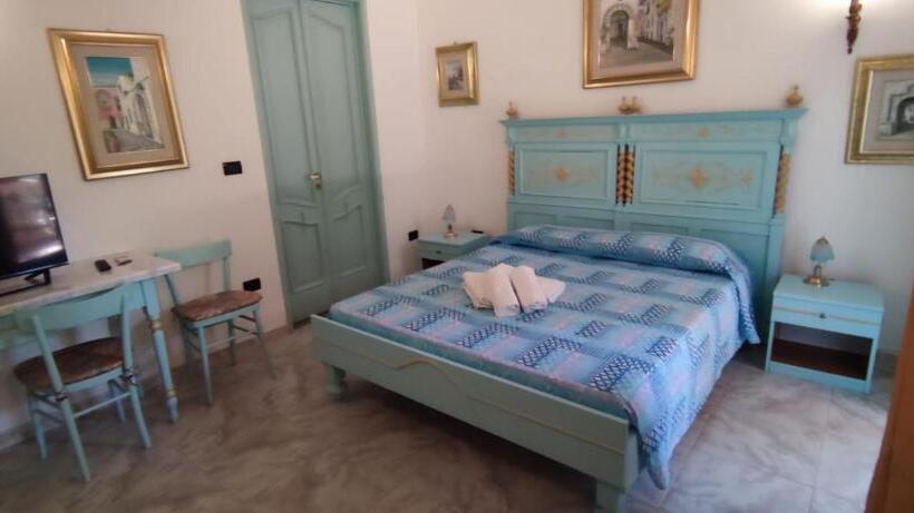 Quarto Estandar Interior, Palazzo Ricordi