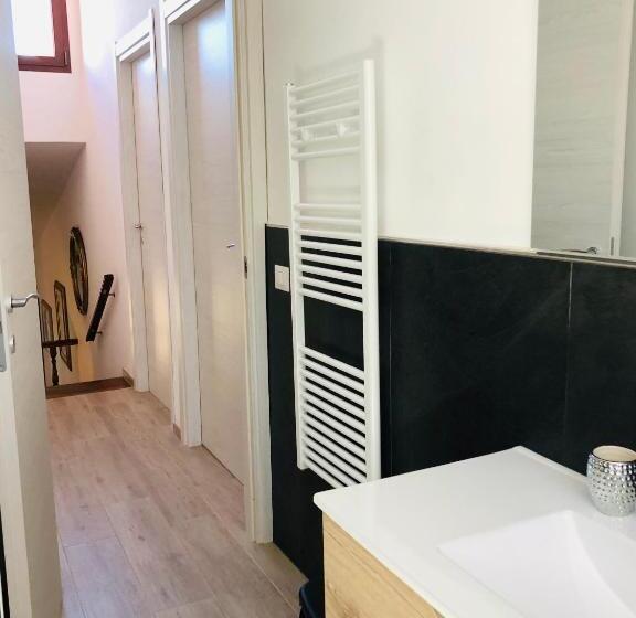 سوییت جونیور با چشم‌انداز دریا, B&b Blumarine