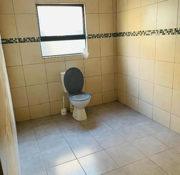 اتاق اکونومی, Druza’s Guest House