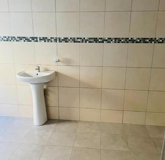 اتاق اکونومی, Druza’s Guest House