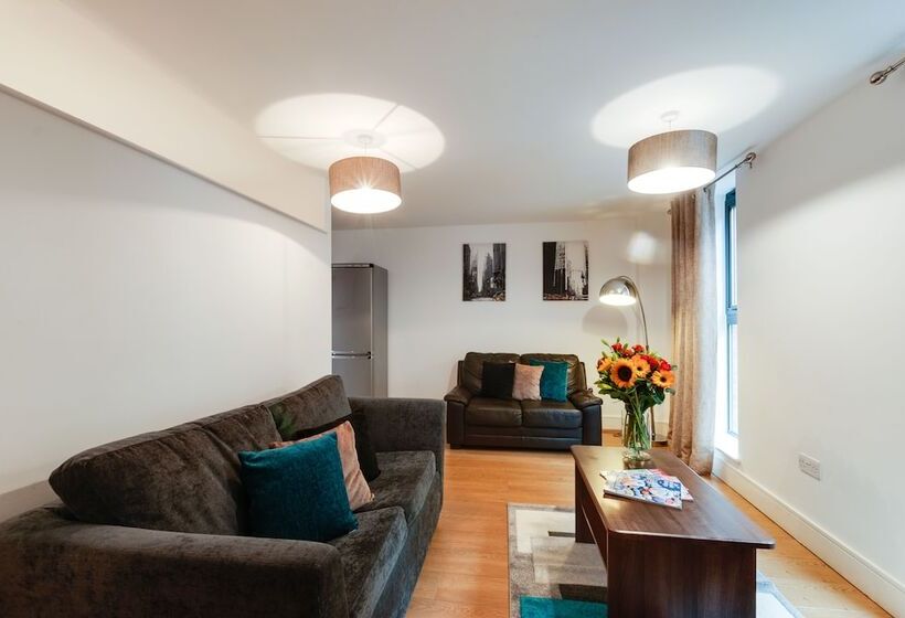 Апартаменты 2 Спальни, Base Serviced Apartments   Cumberland Apartments