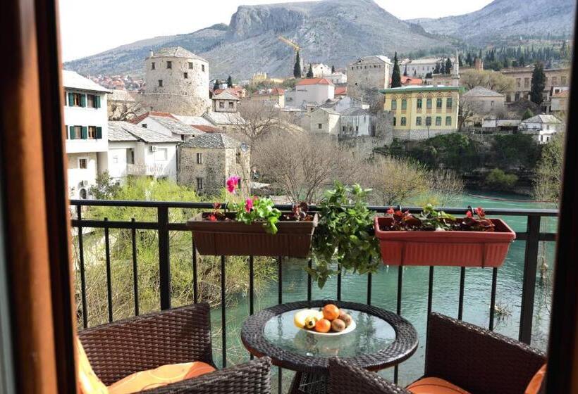 Deluxe room with river view, Pansion Villa Nur