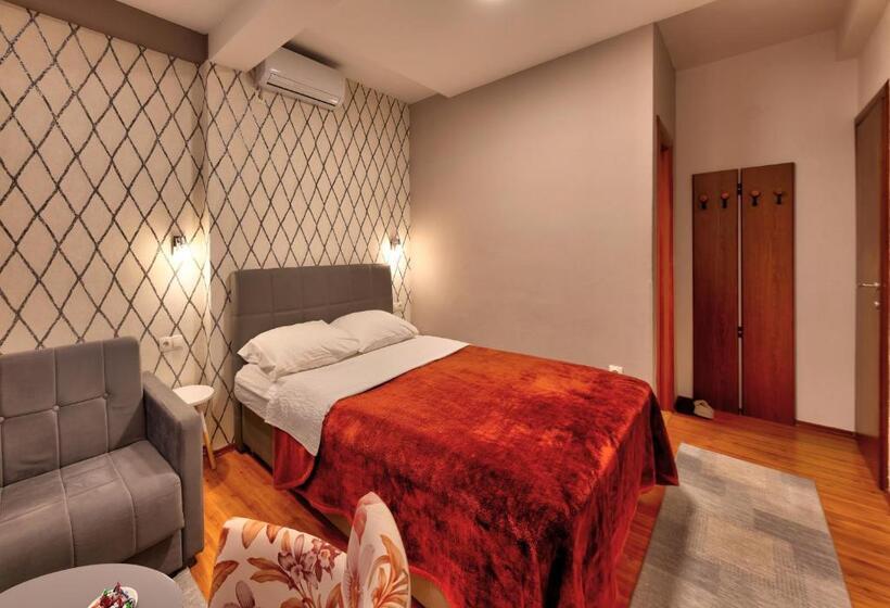 Deluxe room with river view, Pansion Villa Nur