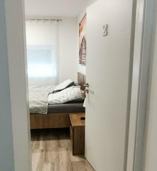اتاق استاندارد, Hostel Postaja