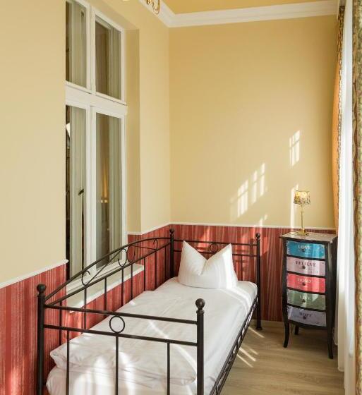 اتاق استاندارد سه نفره, Anno 1900 Hotel Babelsberg
