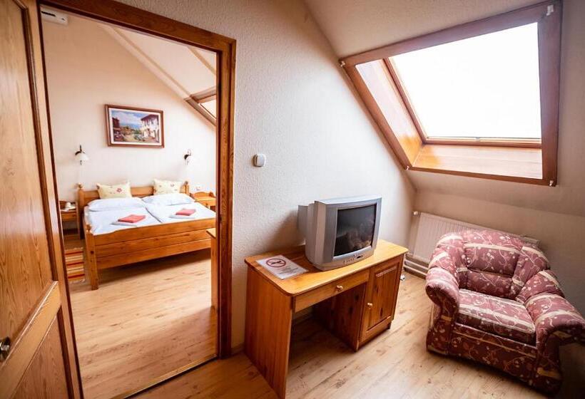 آپارتمان 1 خوابه, Il Gallo Nero   Fekete Kakas étterem és Panzió