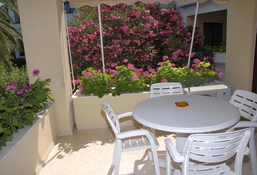 Апартаменты 2 Спальни, Niki Hotel Apartments