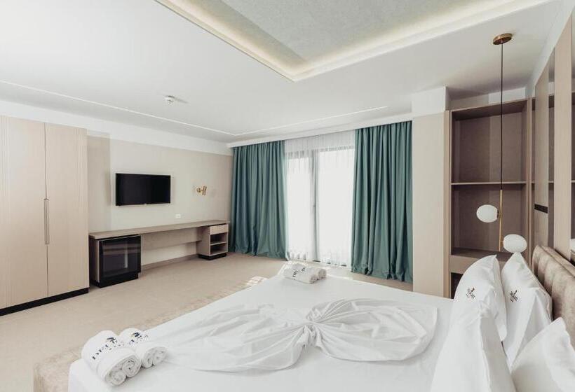 Полулюкс, Delight Hotel & Spa