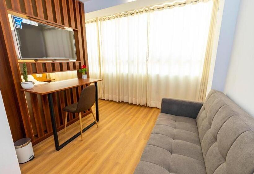 سوئیت با تخت بزرگ, Pacific Palace