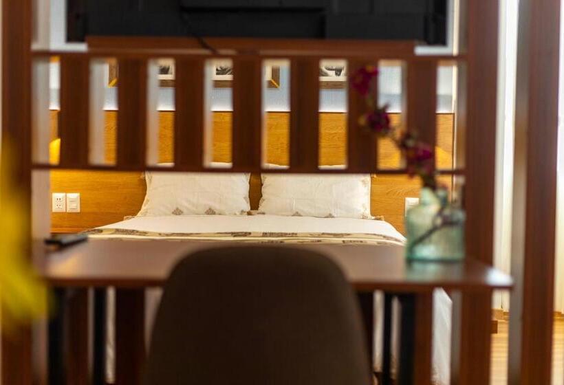 سوئیت با تخت بزرگ, Pacific Palace
