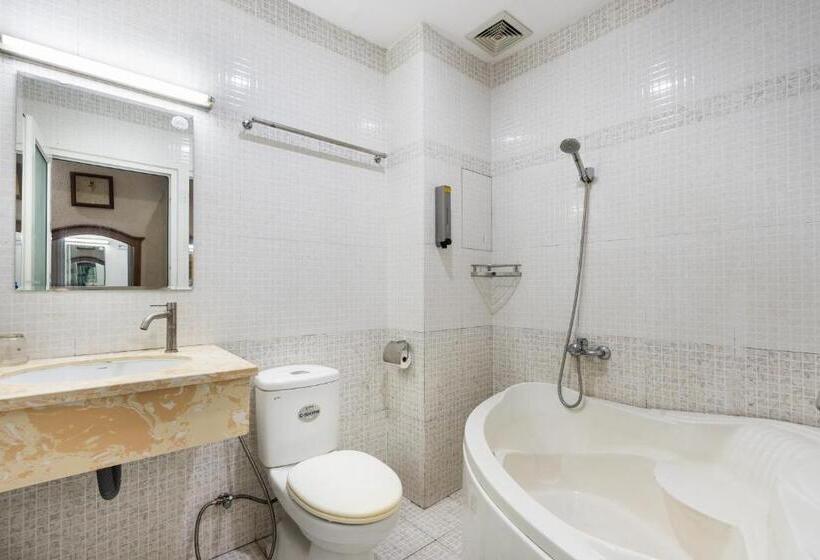 اتاق سوپریور, Queen Hotel Saigon Airport