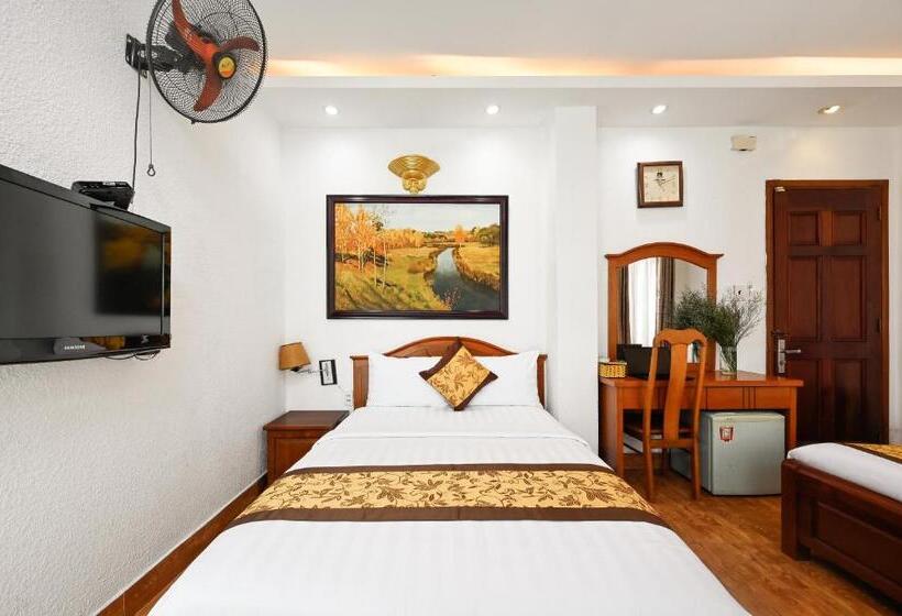 اتاق لوکس خانوادگی, Queen Hotel Saigon Airport