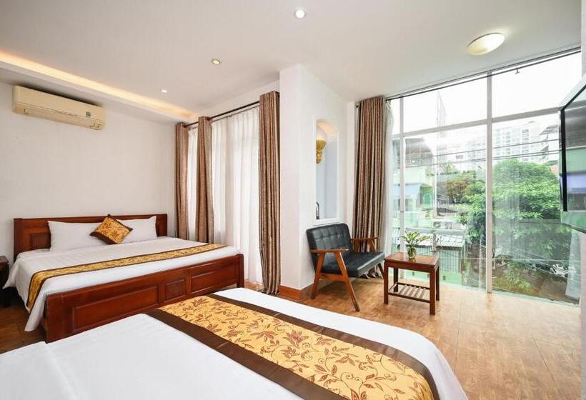 اتاق لوکس خانوادگی, Queen Hotel Saigon Airport