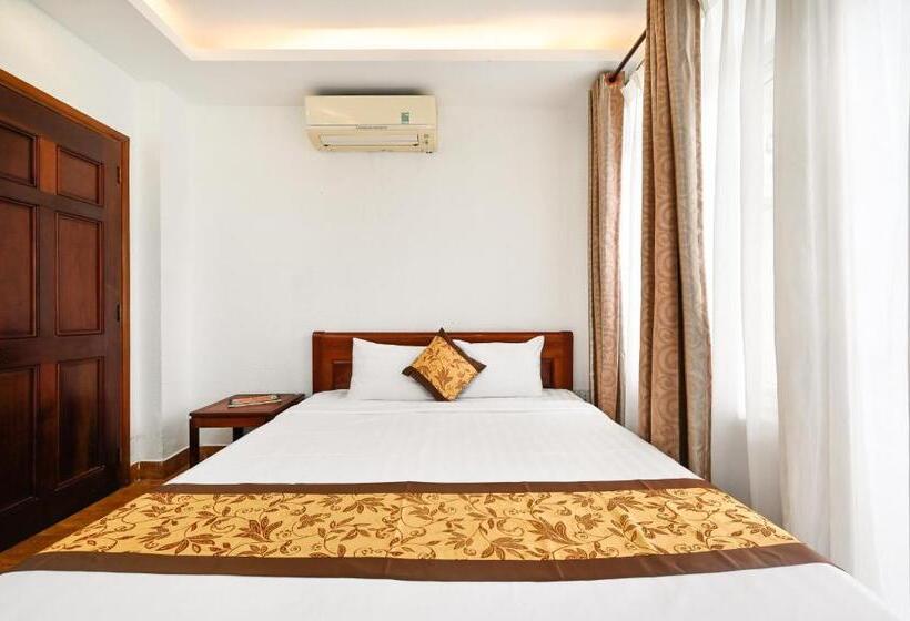اتاق لوکس خانوادگی, Queen Hotel Saigon Airport