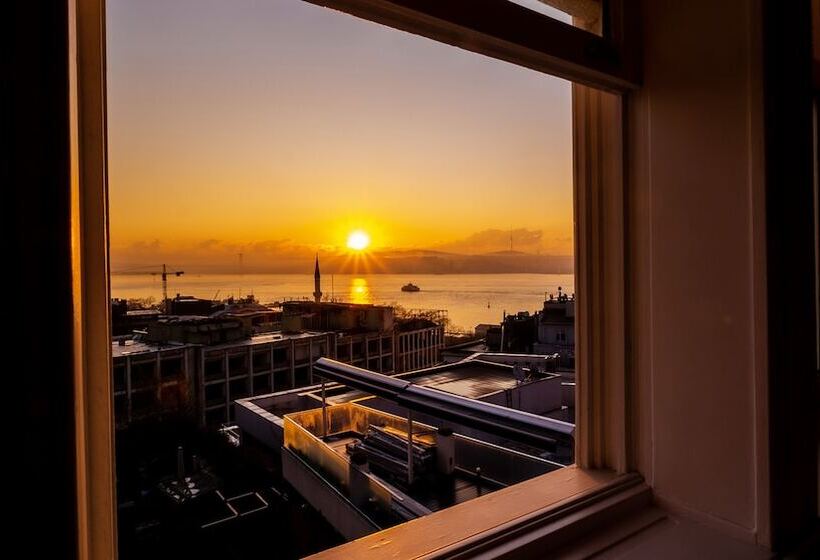 اتاق خانوادگی با چشم‌انداز باغ, Loop Hotel Bosphorus İstanbul