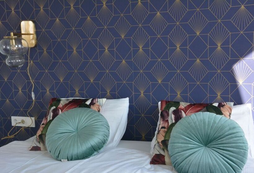 Люкс, Boutique Hotel Charley S