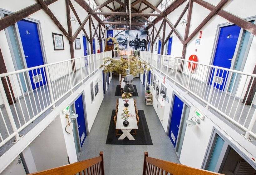 ルームシェアのワンベッド, Kings Inn City Hostel