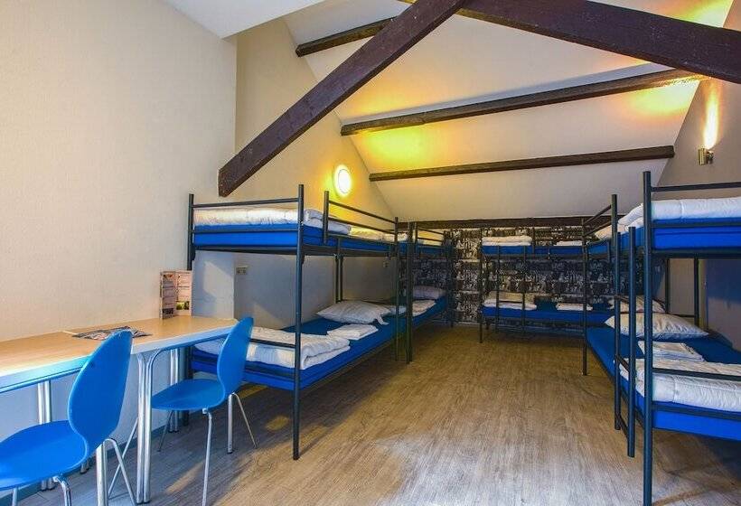 ルームシェアのワンベッド, Kings Inn City Hostel