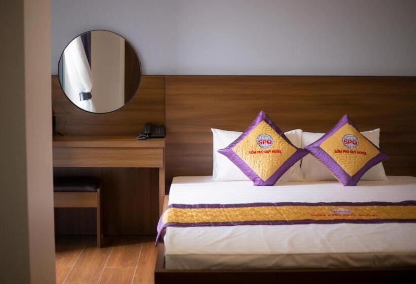 اتاق لوکس با بالکن, Khách Sạn Sớm Phú Quý   Ninh Thuận