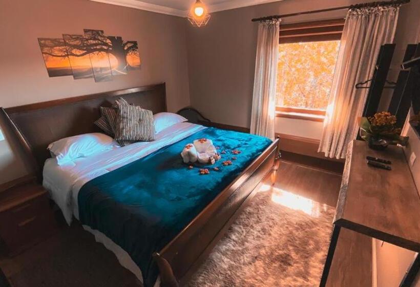 Deluxe Suite King Bed, Tico Pousada