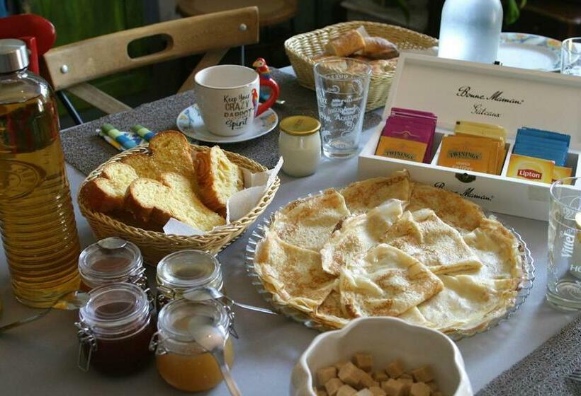 اتاق استاندارد با چشم‌انداز باغ, Les Petites Mirabelles