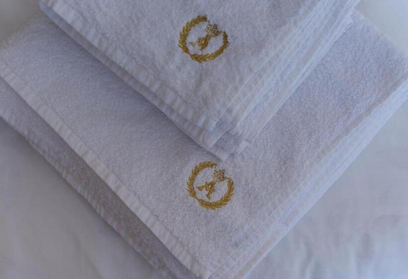سوئیت با تخت بزرگ, Aratta Royal