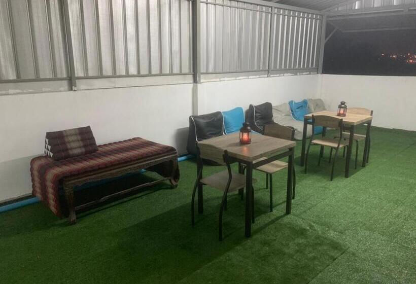 家庭房间共用浴室, Happy Home Hostel